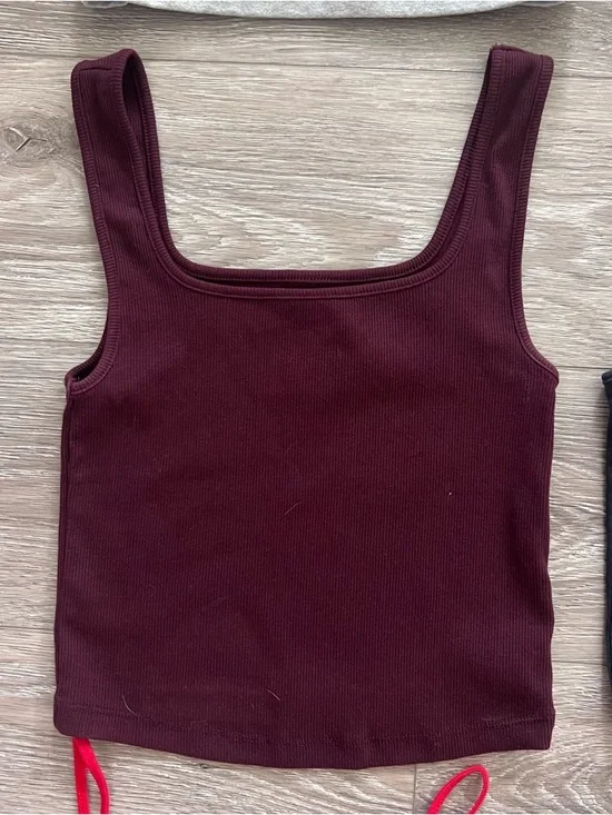 Cropped Tank Top Bundle Size Small - Picture 4 of 7